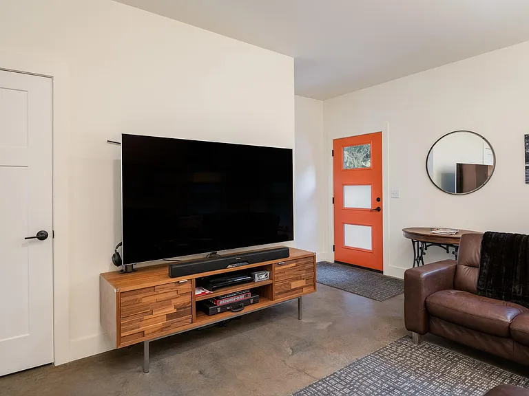 825 N 6th St W — Photo 18