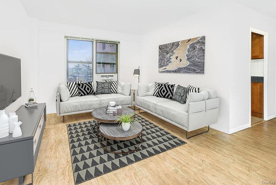 1st image of 180 Pearsall Dr APT 1H