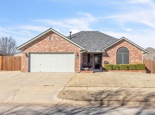 1901 SE 15th St, Moore, OK 73160