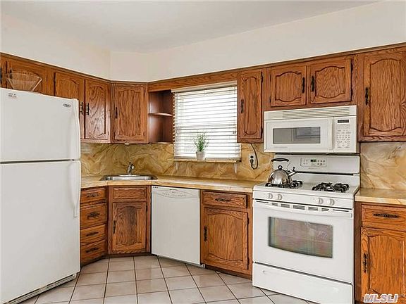 3rd image of 750 E Meadow Ave