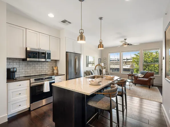 2207 Pasadena Dr APT 10, Austin, TX 78757
