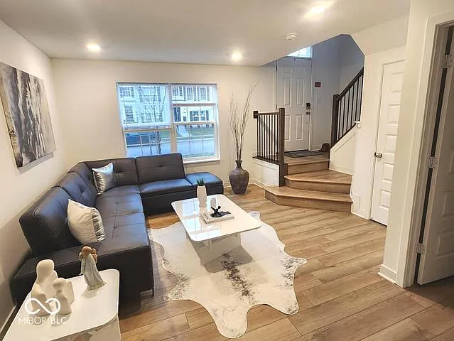 3 bed, 1826 sqft, $2,500 — Photo 2