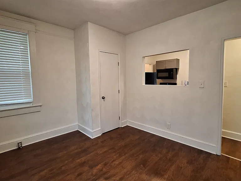 Dining / Bonus Room has passthrough to Kitchen