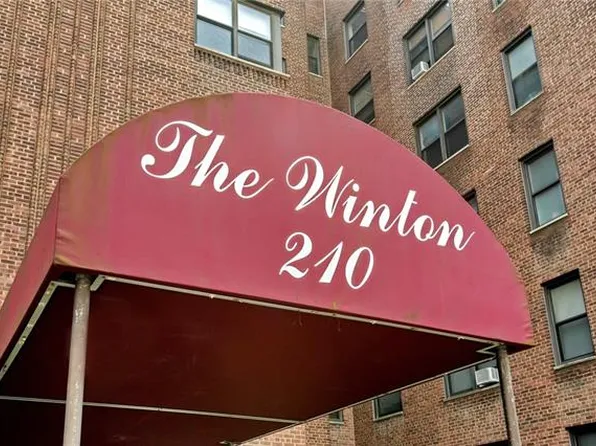 210 Martine Ave, White Plains, NY 10601