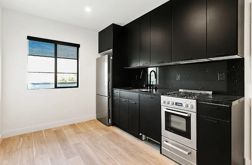 3 bed, $2,735 — Photo 2