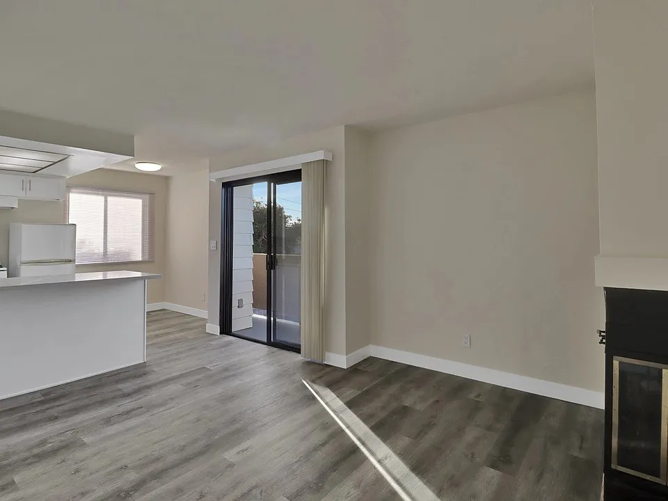 10727-10731 Lawler St #10727-1