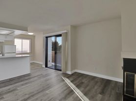 10727-10731 Lawler St, Los Angeles, CA