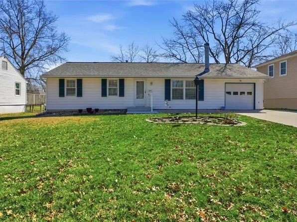 8209 E 133rd Ter, Grandview, MO 64030