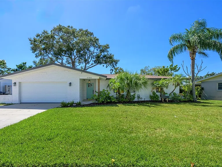 5700 Bayou Grande Blvd NE — Photo 1