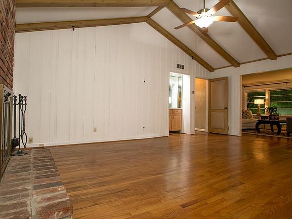 5th image of 376 Cochran Dr NW