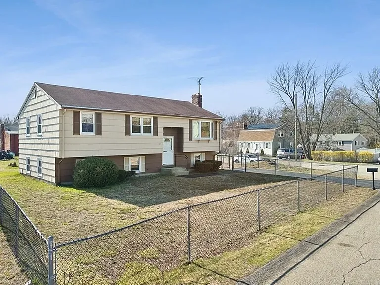 59 Pomona Dr — Photo 1