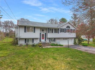 15 Courtney Ln, Hope Valley, RI 02832