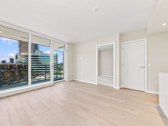 4th image of 485 W 42nd Ave #601