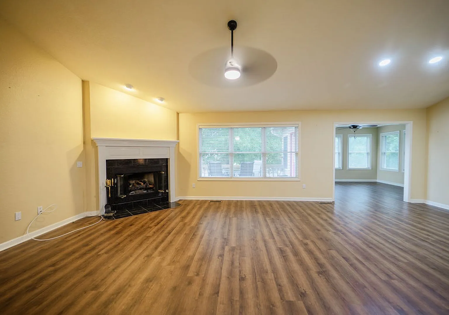 Charming 3 bedroom, 2 bathroom located in the picturesque Hot Springs Village — Photo 2