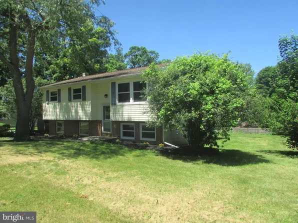 404 Beaver Brook Dr, Pennsylvania Furnace, PA 16865