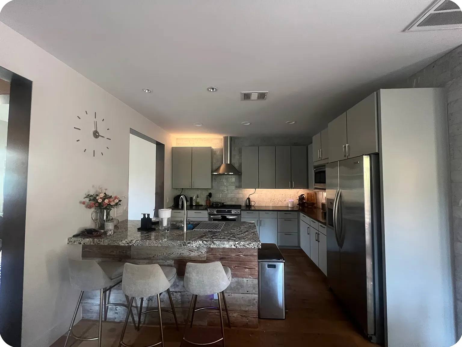 3 bed, 1913 sqft, $4,989 — Photo 3