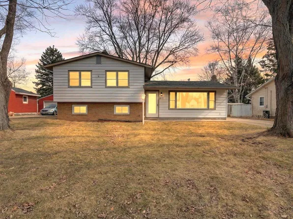 2433 Butlin Dr, Beloit, WI 53511