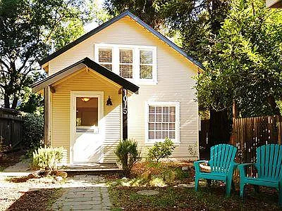 Front porch. - 1015 4th St