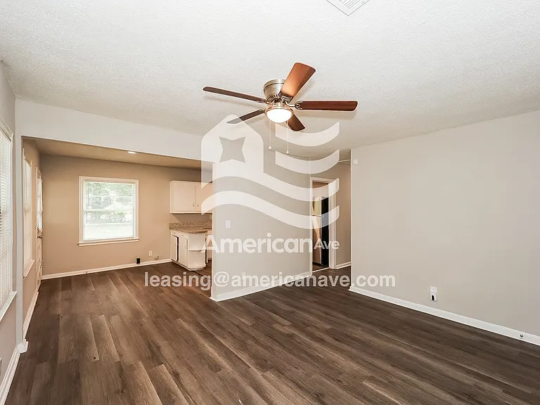 1830923_004_wm_-_living_room_12954706.jpg