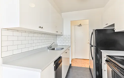 80 Cosburn Ave Photo 1
