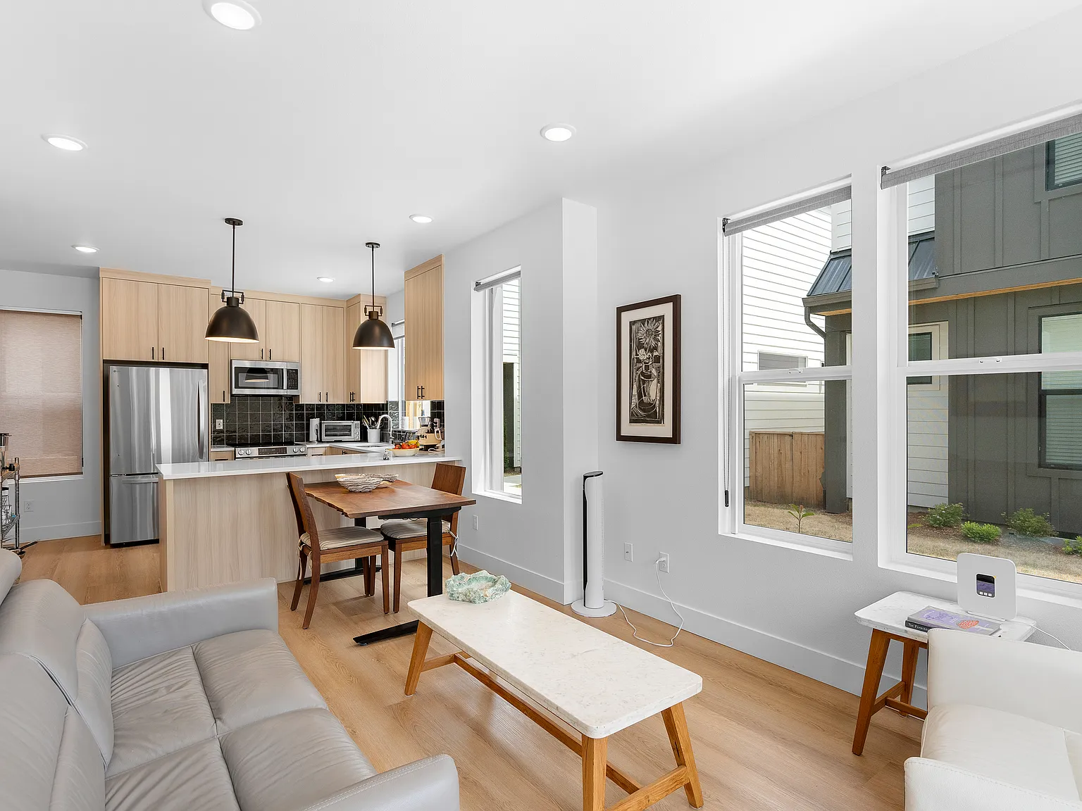 2 bed, 2.5 bath, 966 sqft, $3,200 — Photo 2