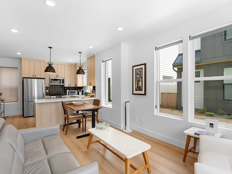 6201 N Amherst St — Photo 2