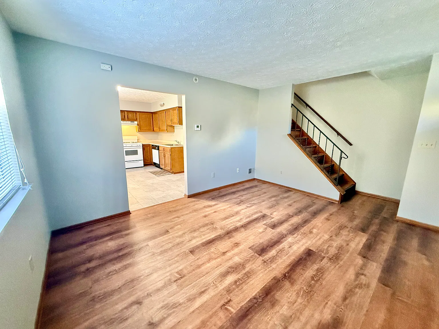 2 bed, 1.5 bath, $1,185 — Photo 3