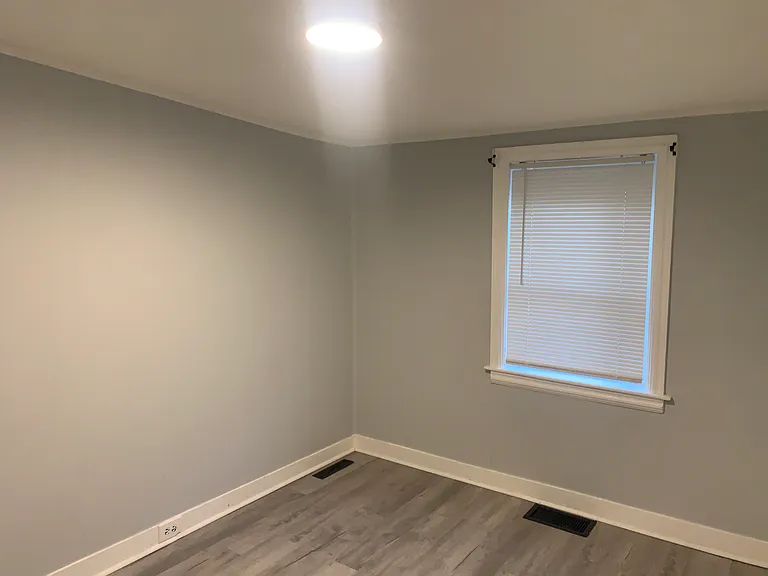 229 W Diamond St — Photo 12