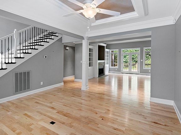 3rd image of 300 Saint Andrews Dr