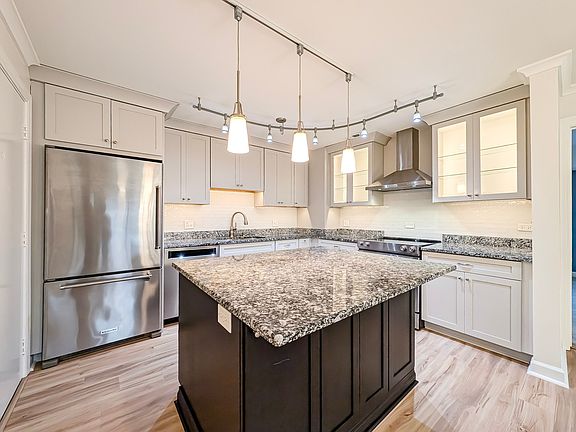 4th image of 515 N Main St APT 5CS