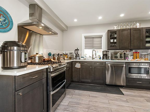 3rd image of 8015 Little Neck Parkway