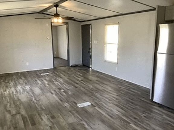 3rd image of 3672 Centennial Rd