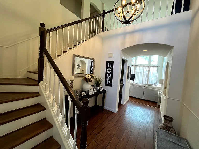 1888 Matin Cir — Photo 3