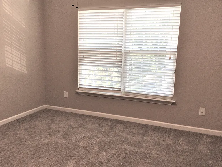 324 Highgate Cir — Photo 14