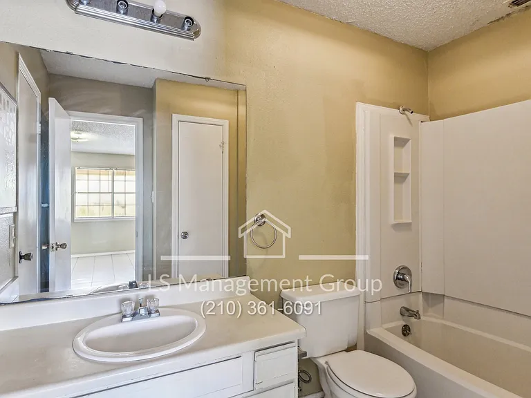 6702 Windsor Holw — Photo 17