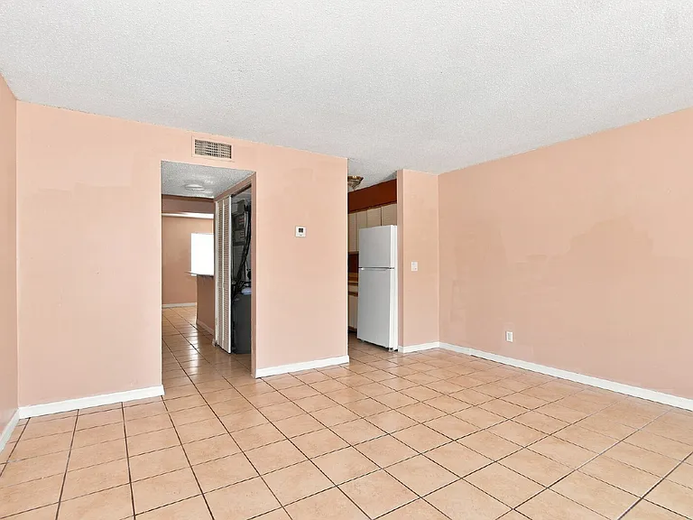 115 Michelle Ln #D — Photo 6