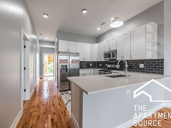 5th image of 3328 W Congress Pkwy #2