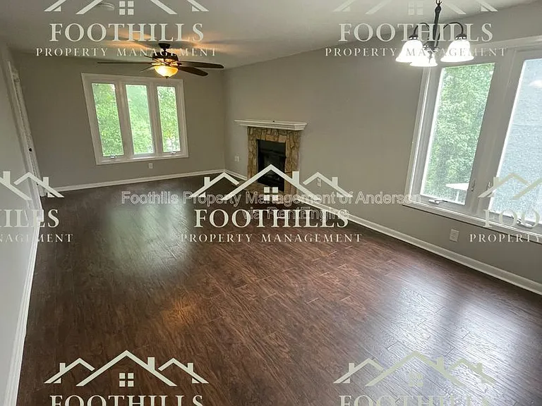 612 Northlake Dr — Photo 3