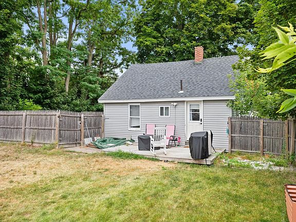 3rd image of 298 Fern Street