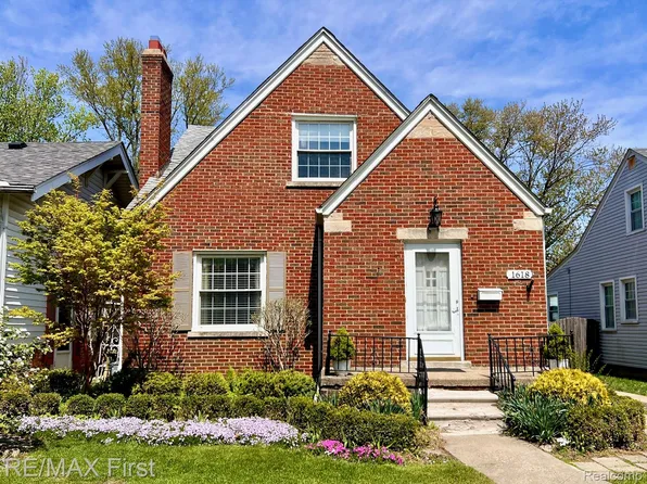 1618 Anita Ave, Grosse Pointe Woods, MI 48236