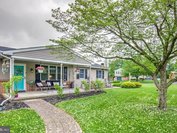 1 Eric Rd, Ronks, PA 17572
