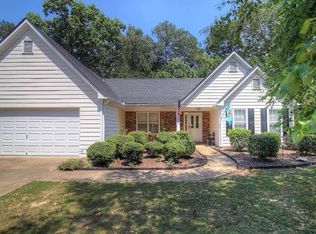 208 Oak Hollow Ct, White, GA 30184