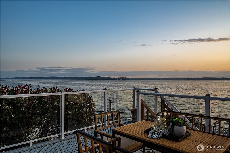 5th image of 5637 Beach Drive SW