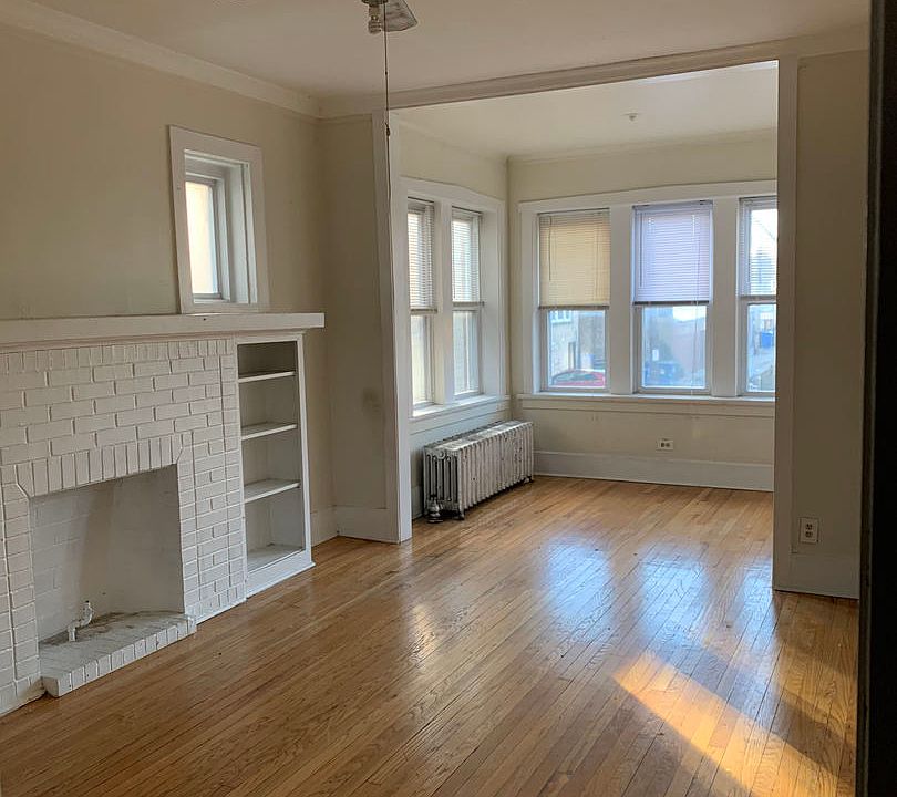 1st image of 2643 W Ainslie St APT 1F
