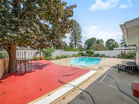 5th image of 703 Knollwood Dr
