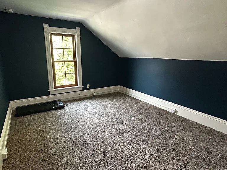 1437 W Bent Ave — Photo 12