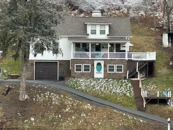 572 Maple Lake Rd, Bridgeport, WV 26330