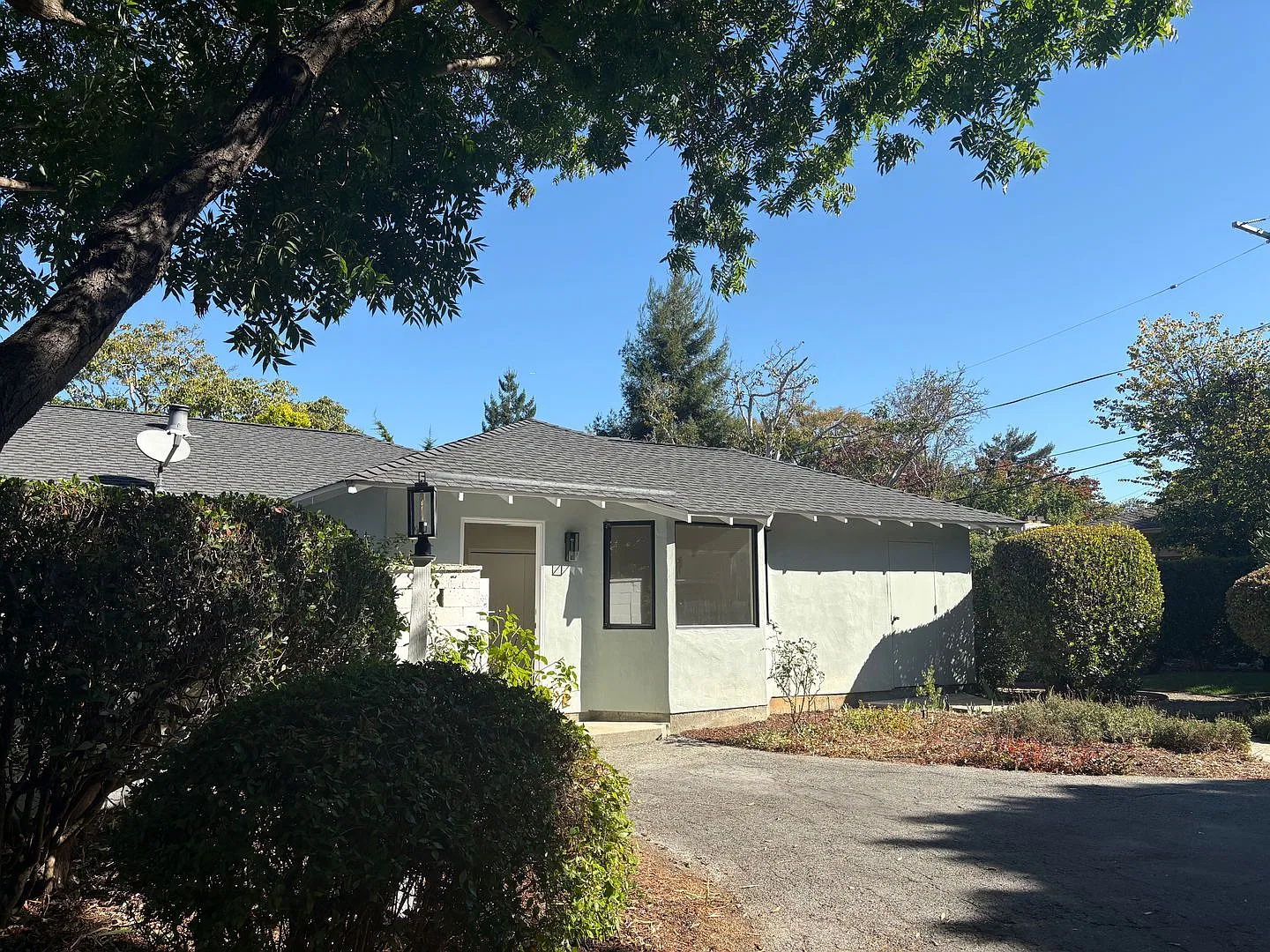 Spacious 3 BR | 2.5 BA Menlo Park Home with Expansive Yard and Flex Spaces — Photo 2