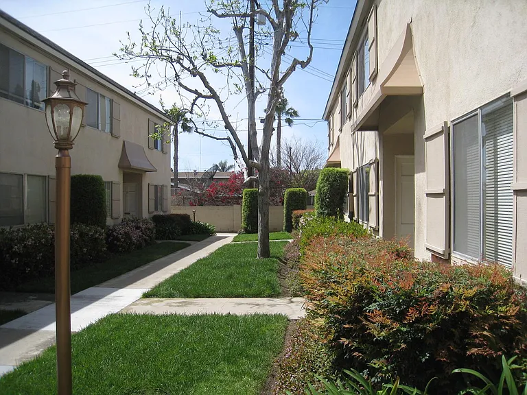 Georgetown Manor Apartments — Photo 8