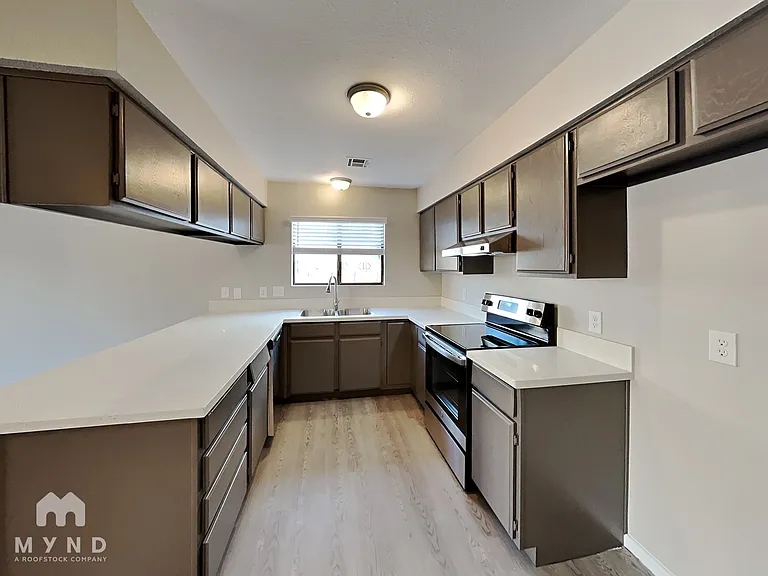 261 Queen Marie Ct — Photo 4